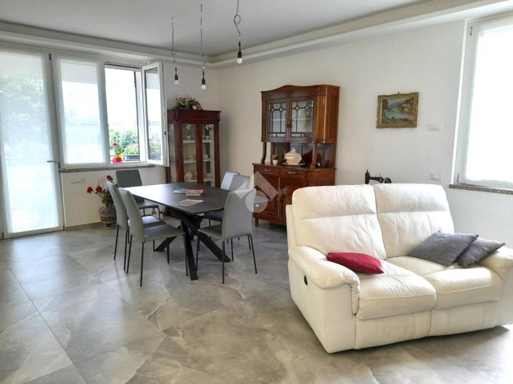 Appartamento a Erba in Via Trieste, 17 - Foto 5