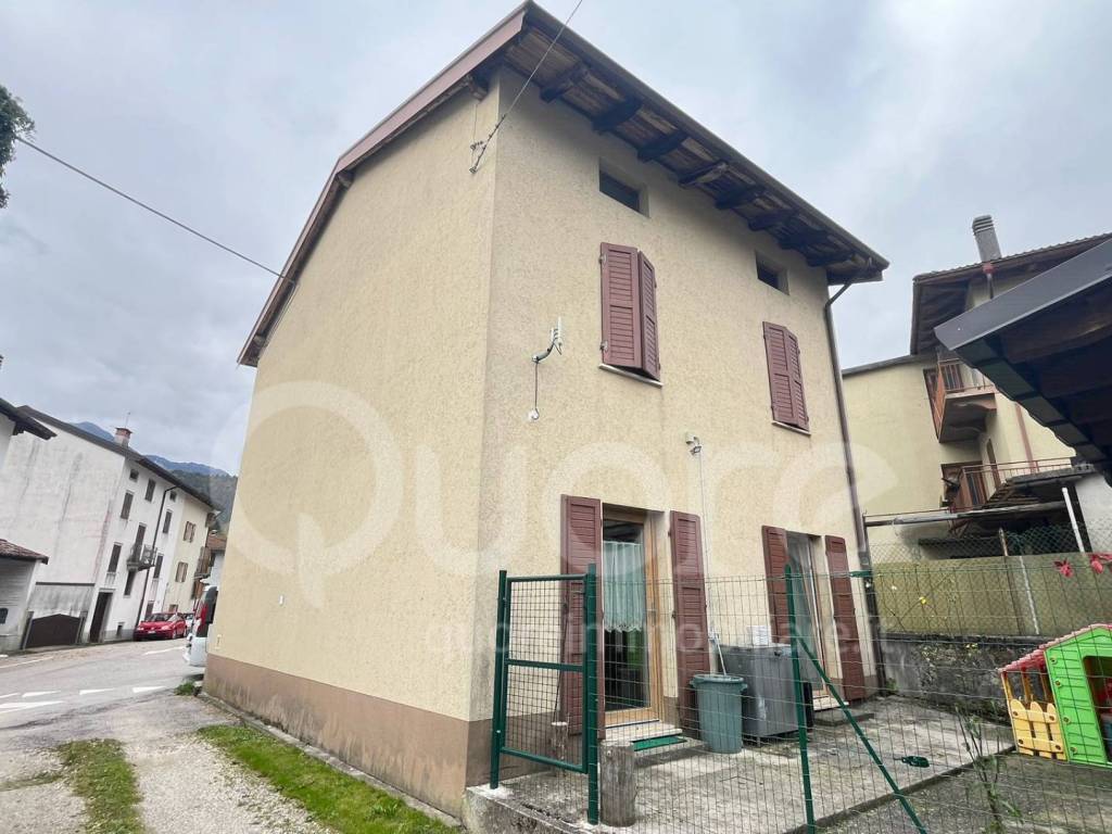 Casa indipendente a Verzegnis in Piazza Divisione Julia, 2 - Foto 2