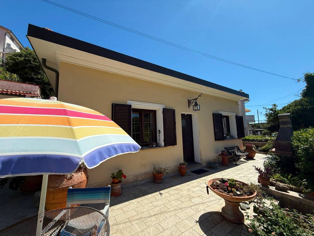 Villa a Rosignano marittimo in Via Aurelia, 738 - Foto 2