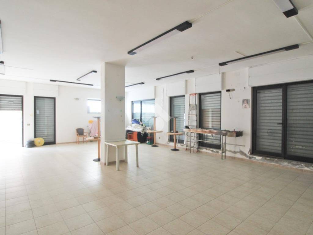 Box / garage a Campomarino in Piazza Karol Wojtyla, 5 - Foto 3
