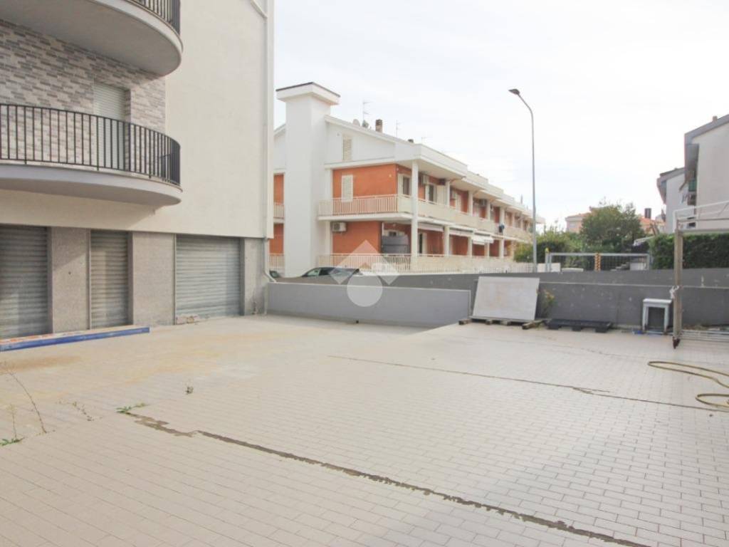 Box / garage a Campomarino in Piazza Karol Wojtyla, 5 - Foto 4