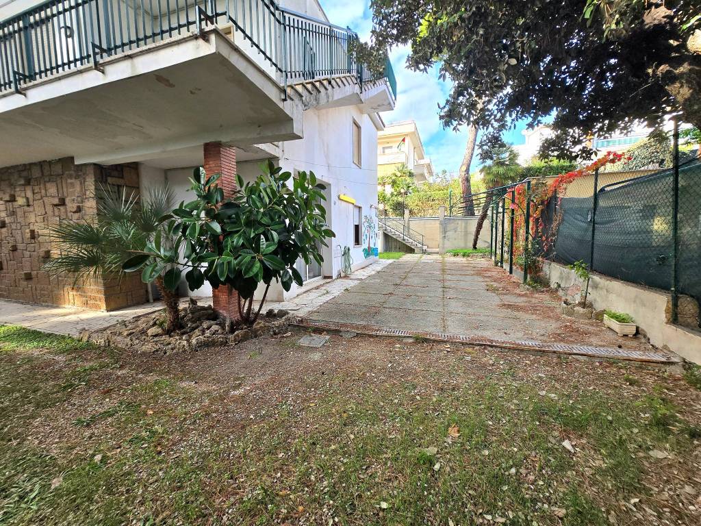 Villa a Santa marinella in Via Botticelli - Foto 2