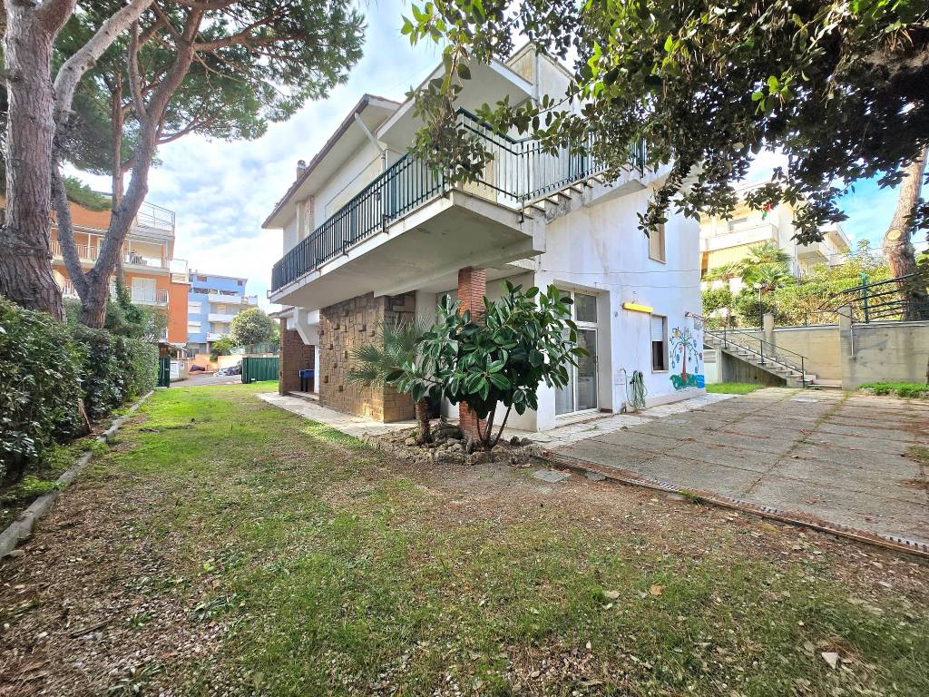 Villa a Santa marinella in Via Botticelli - Foto 3