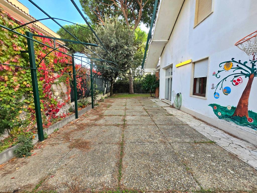 Villa a Santa marinella in Via Botticelli - Foto 4