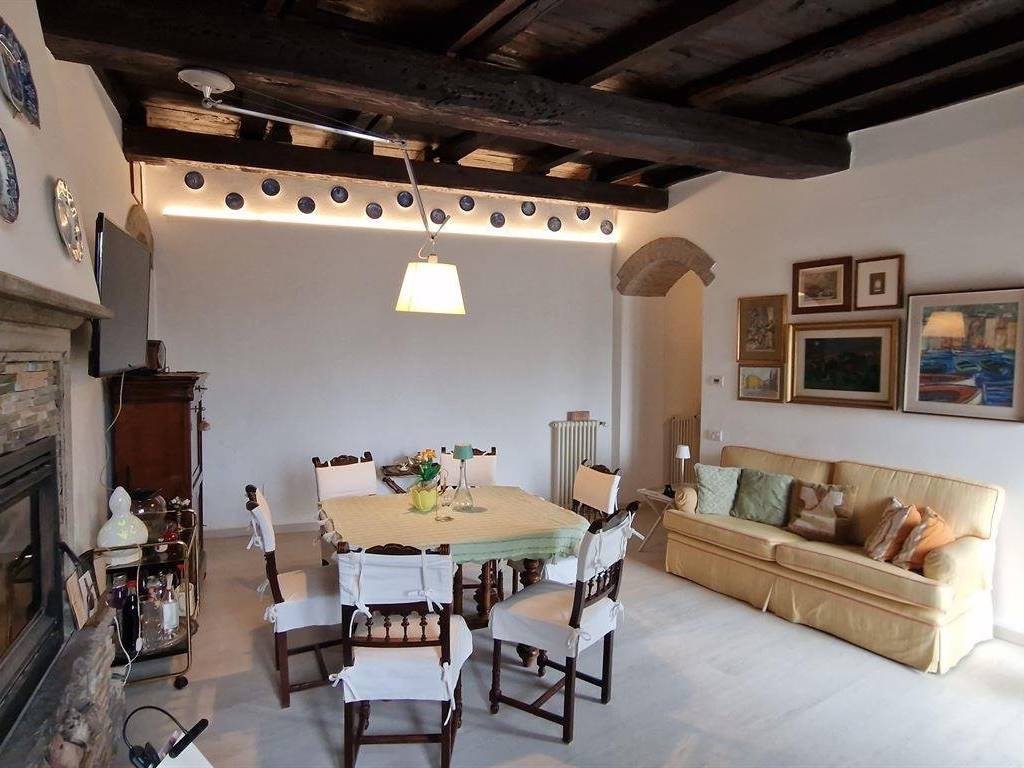 Appartamento a Erba in via corti - Foto 3