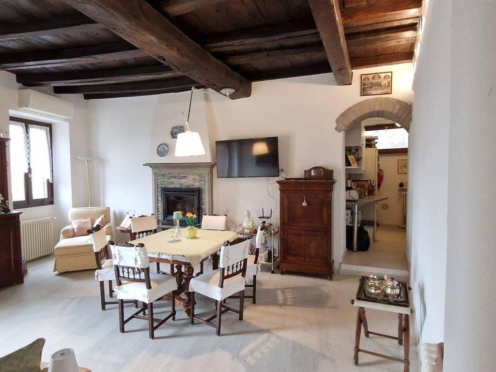 Appartamento a Erba in via corti - Foto 5