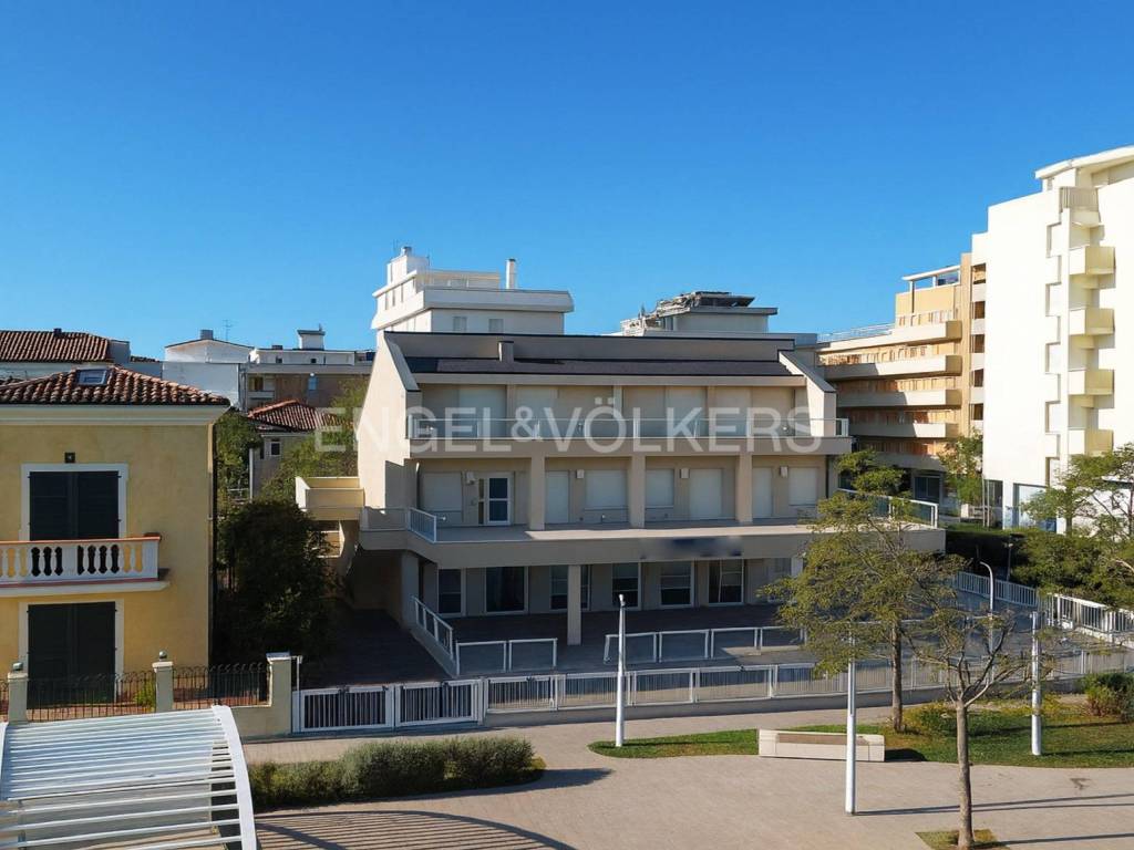 Casa indipendente a Riccione in Viale Gabriele D'Annunzio, 88 - Foto 2