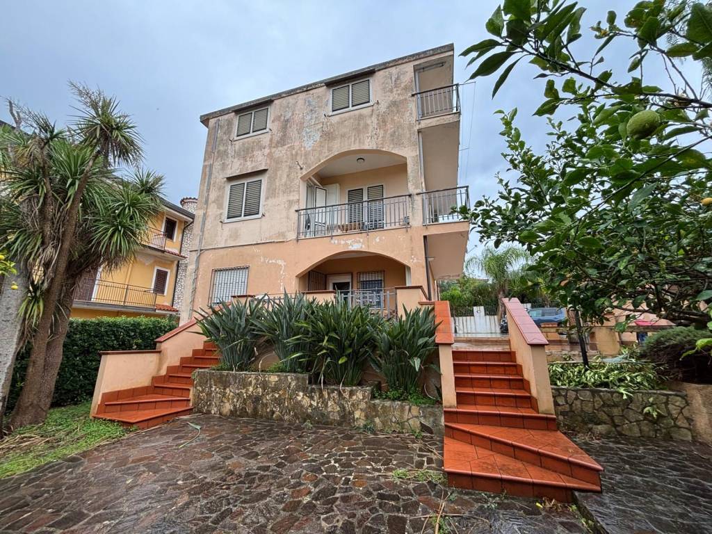 Casa indipendente a Lamezia terme in Via Monsignor Azio Davoli - Foto 2