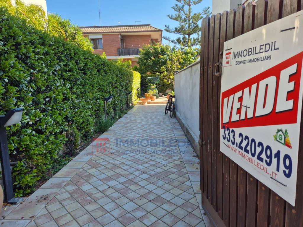 Villa a Santa marinella in Via Vittorio Veneto - Foto 2