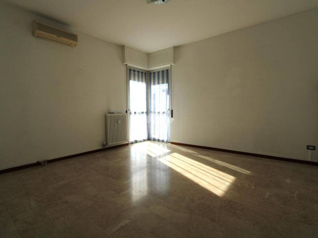 Appartamento a Bareggio in Via Enrico Toti, 9 - Foto 2