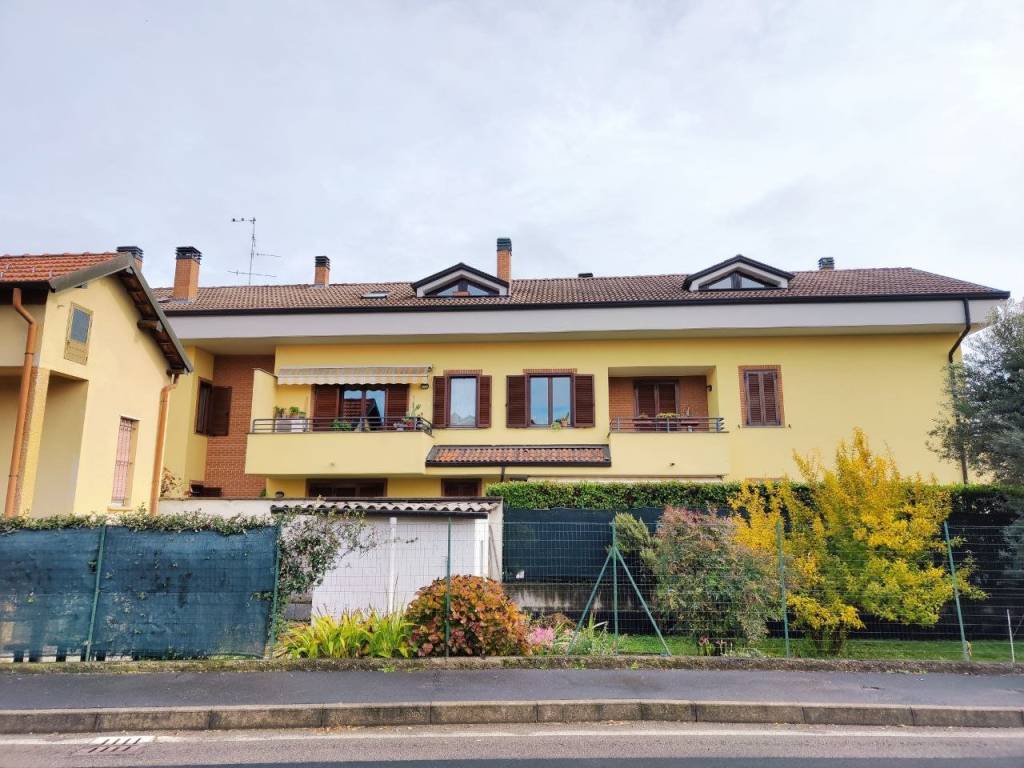 Appartamento a Saronno in Via Brianza, 57 - Foto 2