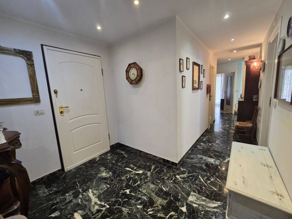 Appartamento a Albenga in Via Venezia, 23 - Foto 2