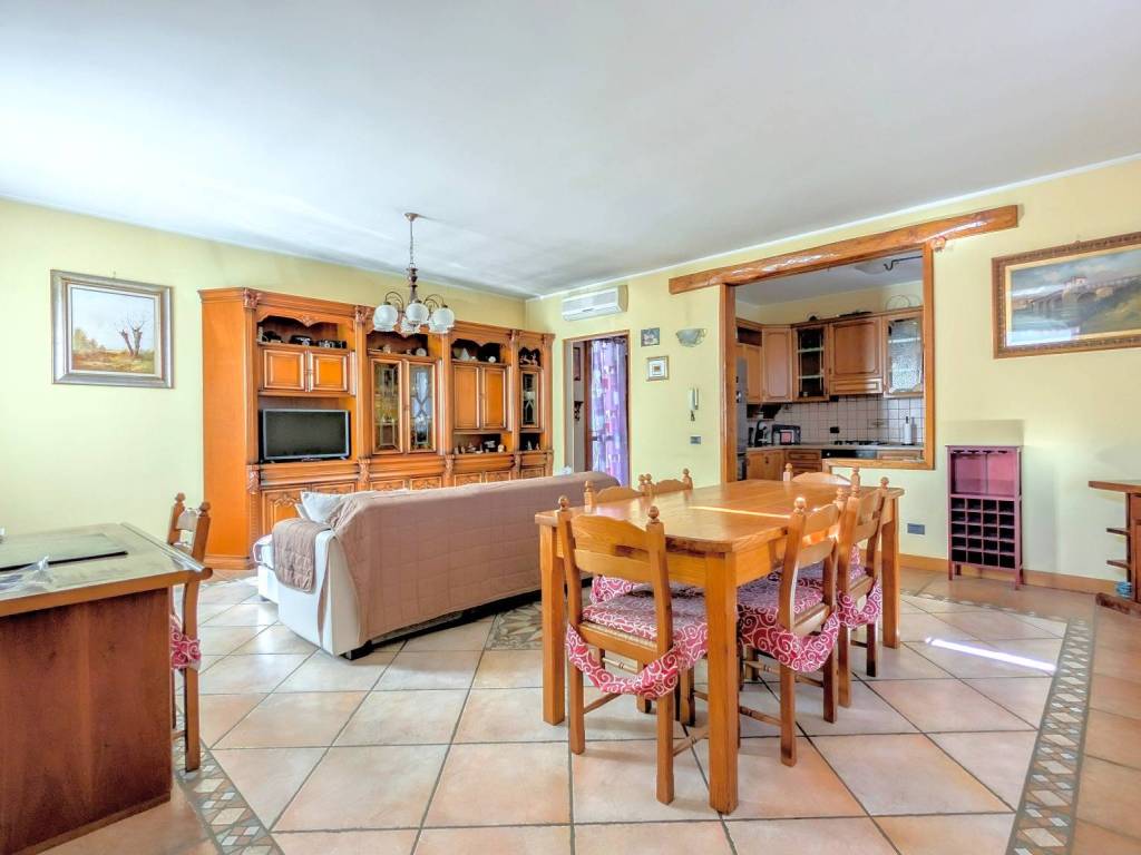 Villa a Zeccone in Via Monte Grappa, 138 - Foto 2