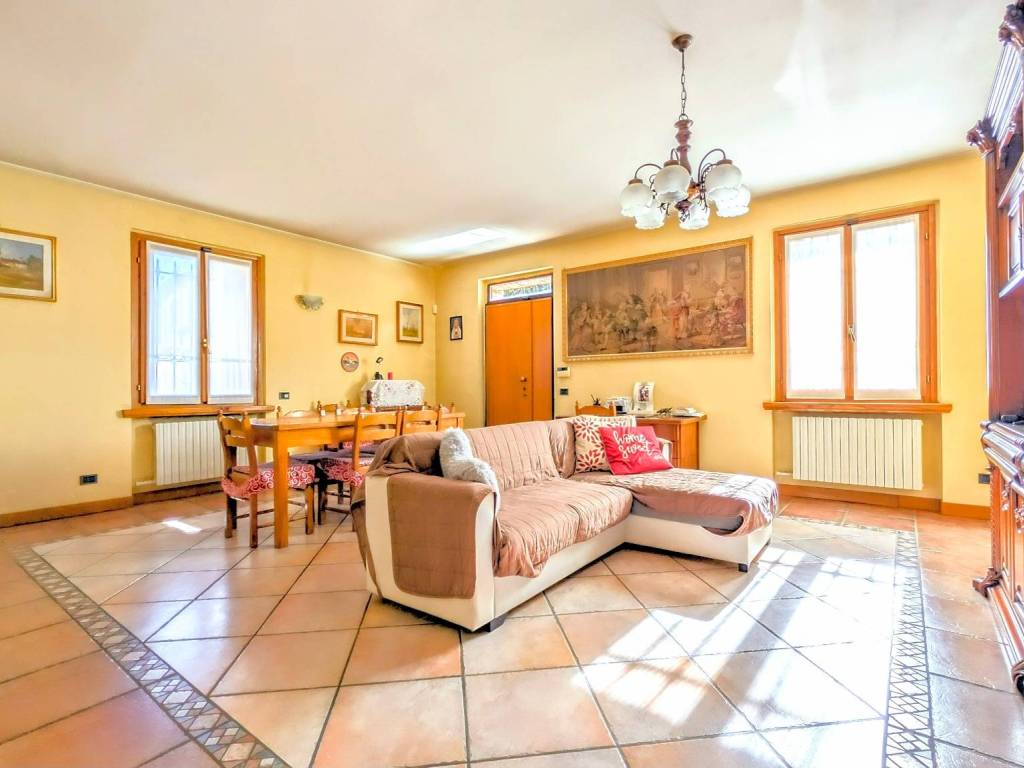 Villa a Zeccone in Via Monte Grappa, 138 - Foto 4