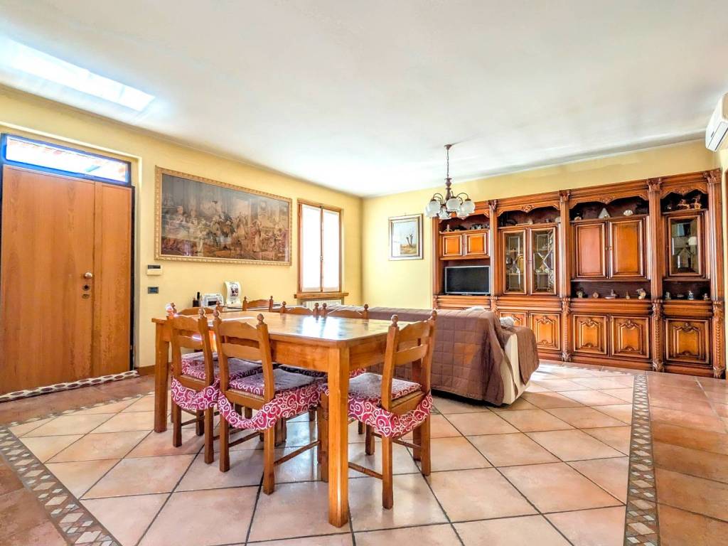 Villa a Zeccone in Via Monte Grappa, 138 - Foto 5