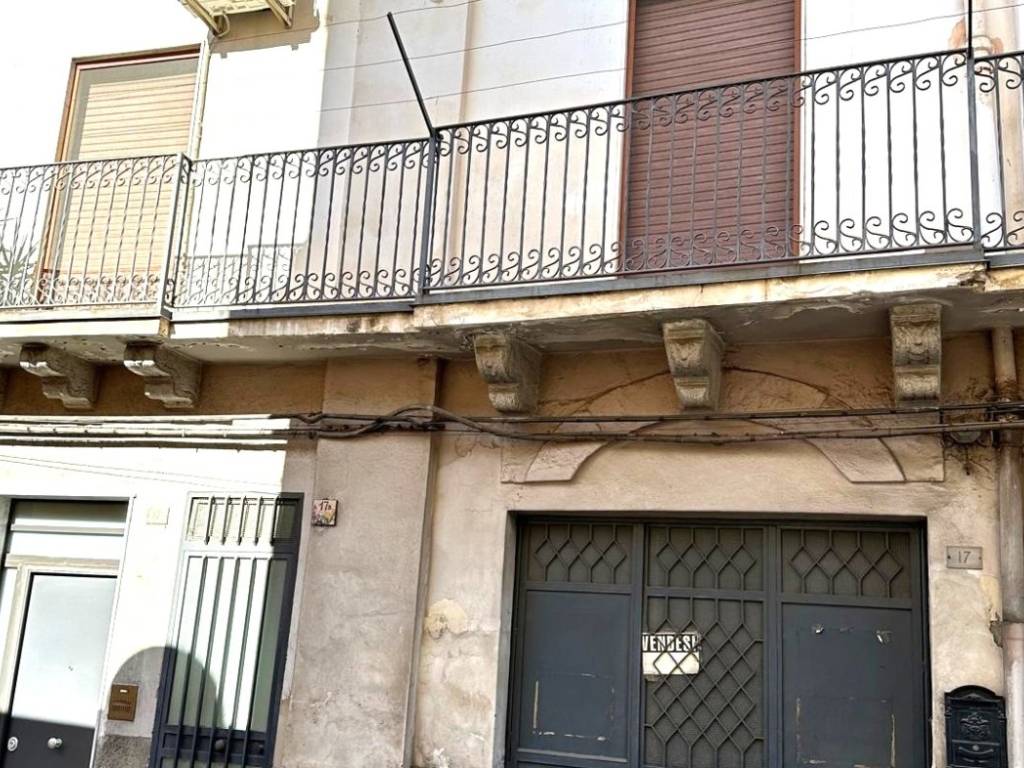 Casa indipendente a Regalbuto in Via Roma - Foto 2