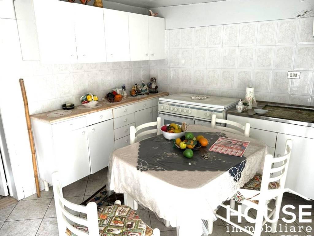 Casa indipendente a Regalbuto in Via Roma - Foto 3