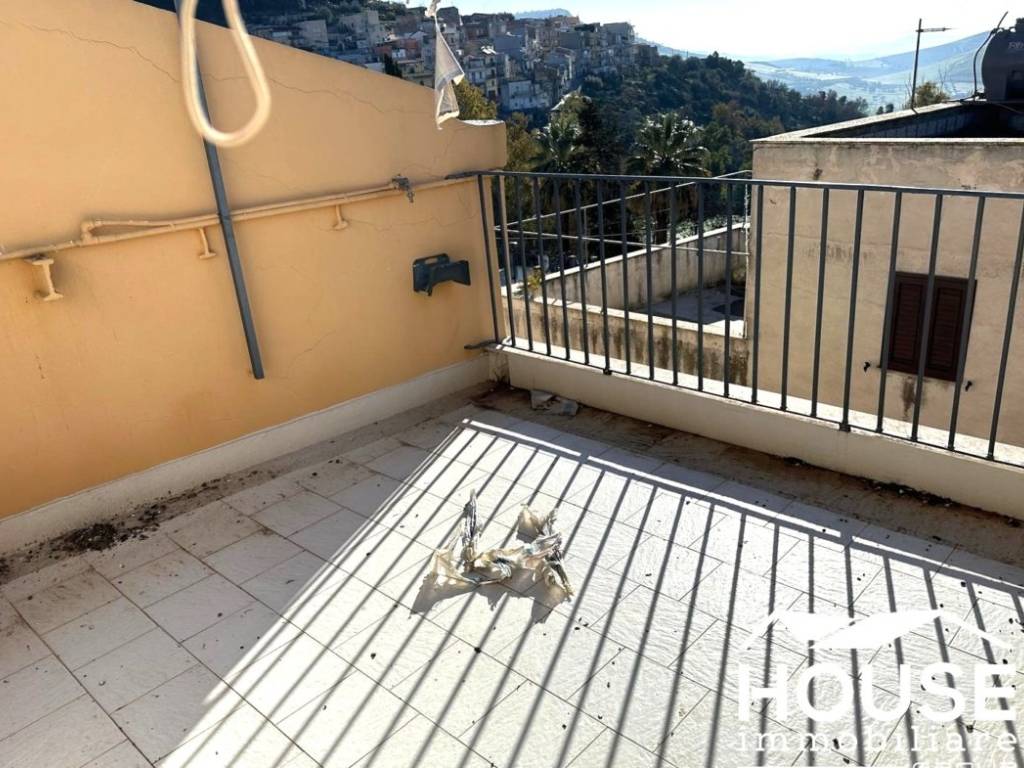 Casa indipendente a Regalbuto in Via Roma - Foto 5