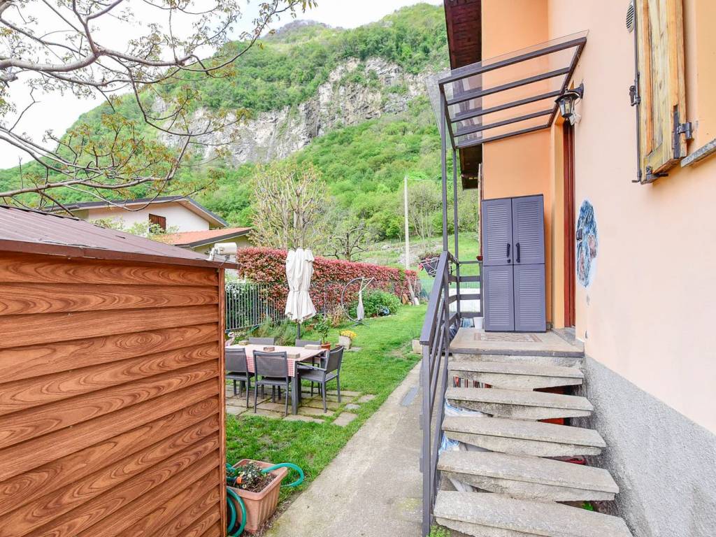 Villa a Asso in Via Alcide De Gasperi, 12 - Foto 2