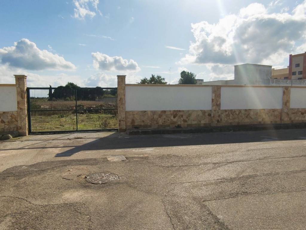 Terreno a Salice salentino in Via Raffaele degli Atti, 13 - Foto 2