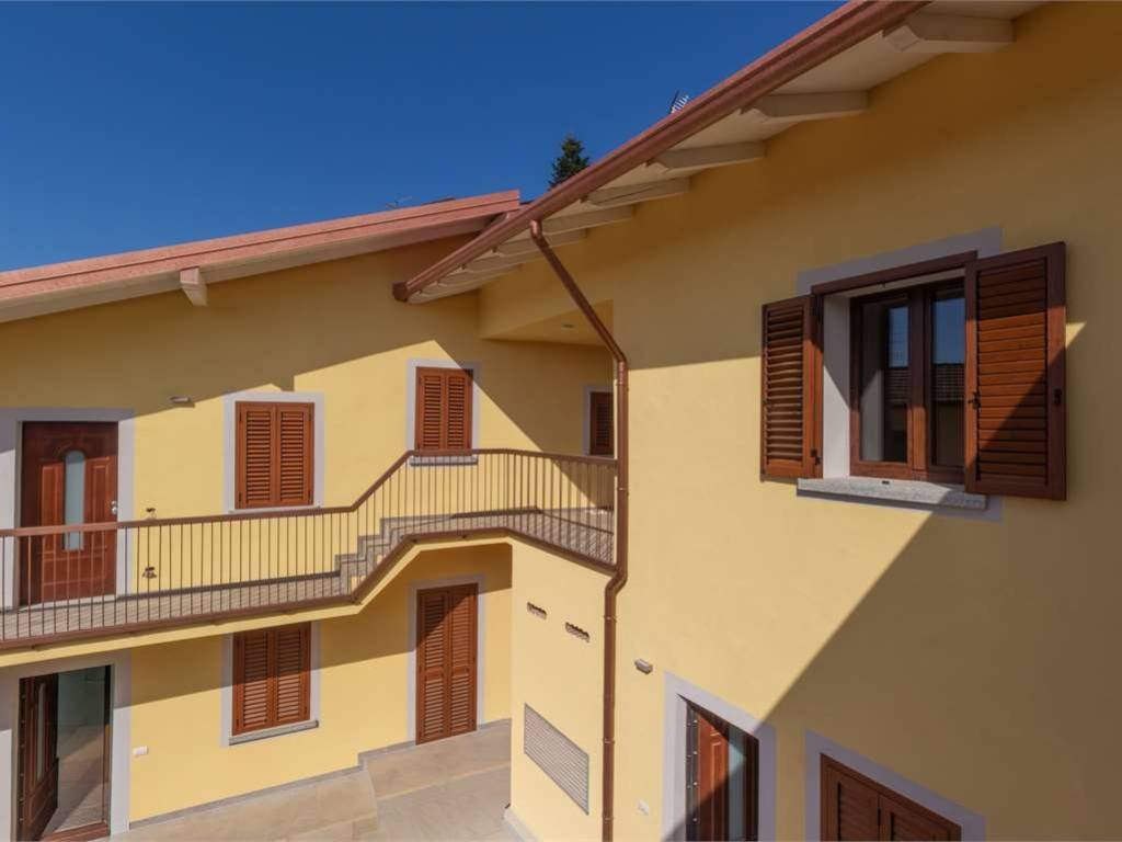 Appartamento a Besozzo in via Lago , 23 - Foto 2