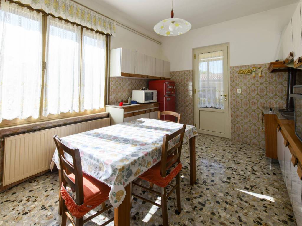 Appartamento a Capriva del friuli in VIA BATTISTI - Foto 3