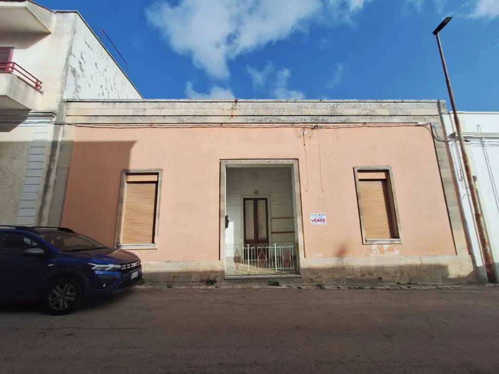 Appartamento a Carpignano salentino in Via Martiri D'Ungheria, 52 - Foto 2
