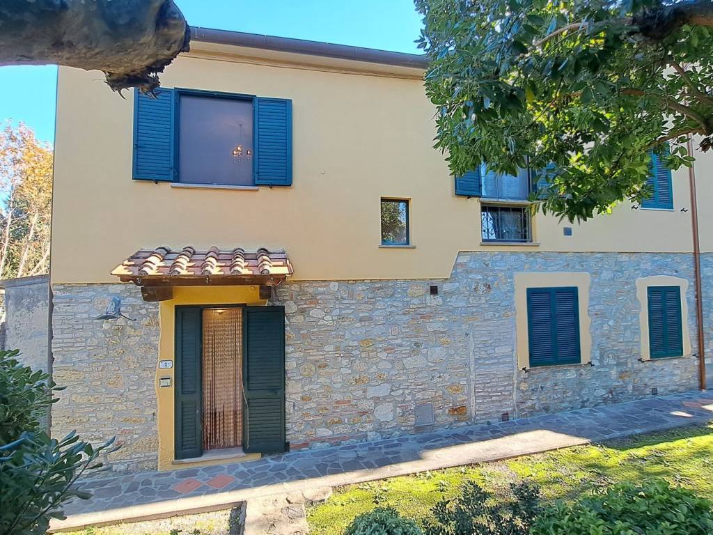 Casa indipendente a Rosignano marittimo in Strada Provinciale Traversa Livornese - Foto 2