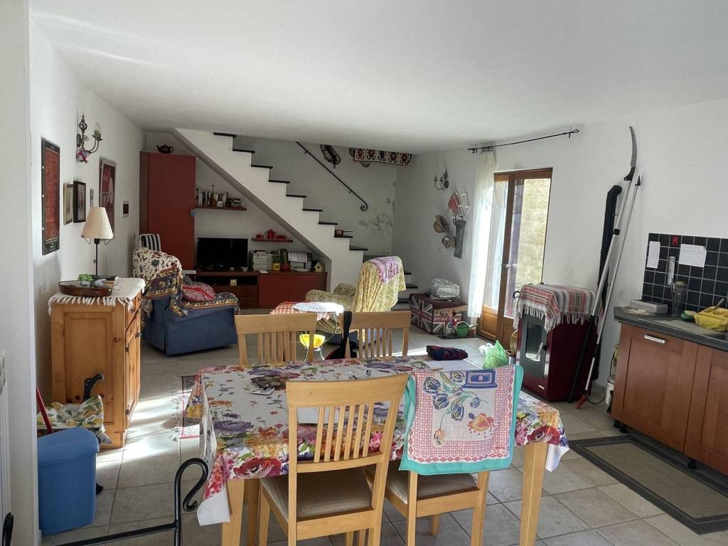 Appartamento a Rezzo in Via Camillo Benso di Cavour - Foto 4