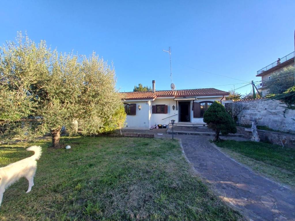 Villa a Calcata in Via per Magliano - Foto 2
