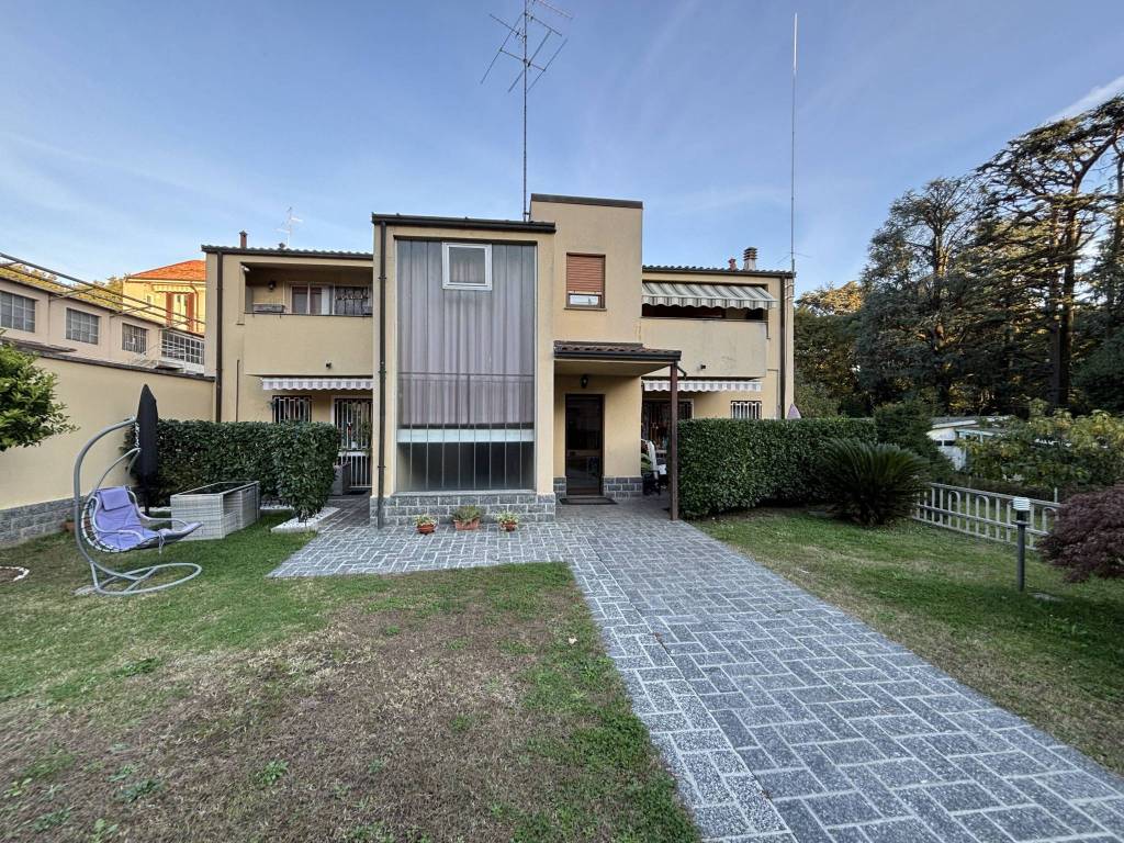 Appartamento a Saronno in Via Nina B. Gianetti, 1 - Foto 3