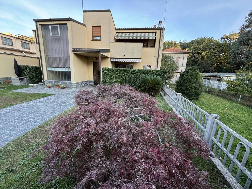 Appartamento a Saronno in Via Nina B. Gianetti, 1 - Foto 4