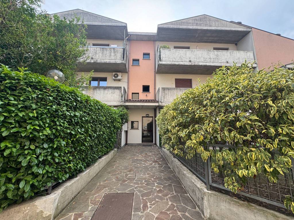 Appartamento a Dalmine in Via Alessandro Manzoni, 55 - Foto 2