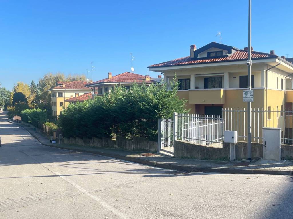 Appartamento a Mantova in Viale Giovanni Pascoli - Foto 3