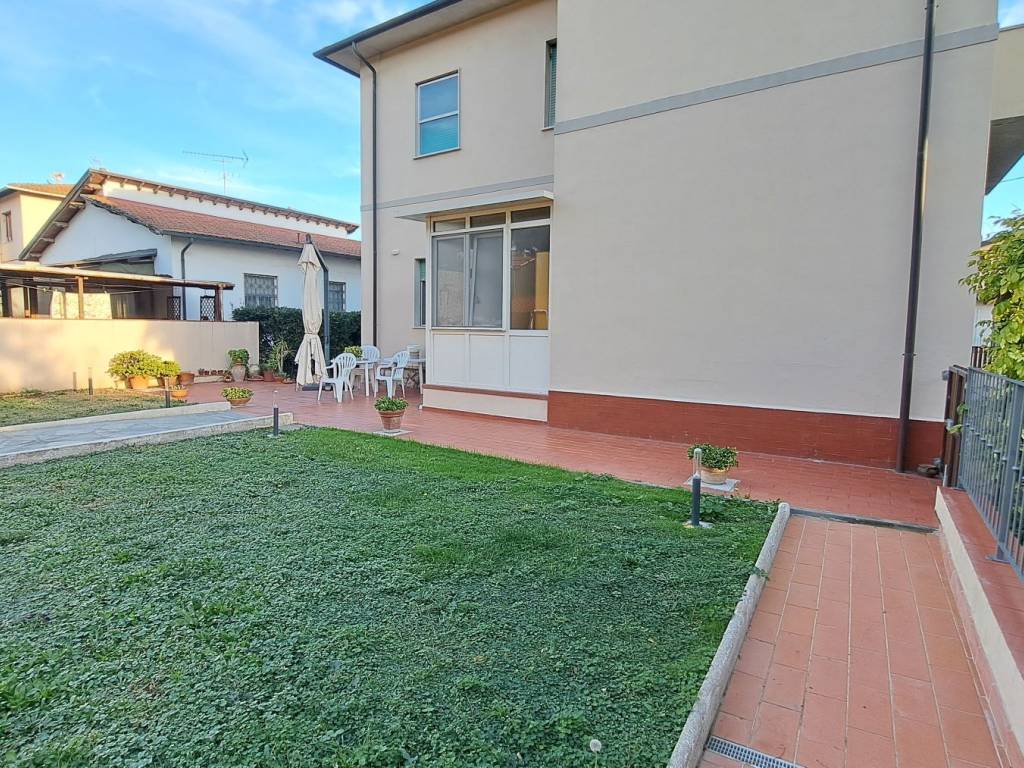 Villa a Rosignano marittimo in Via Buccari - Foto 2