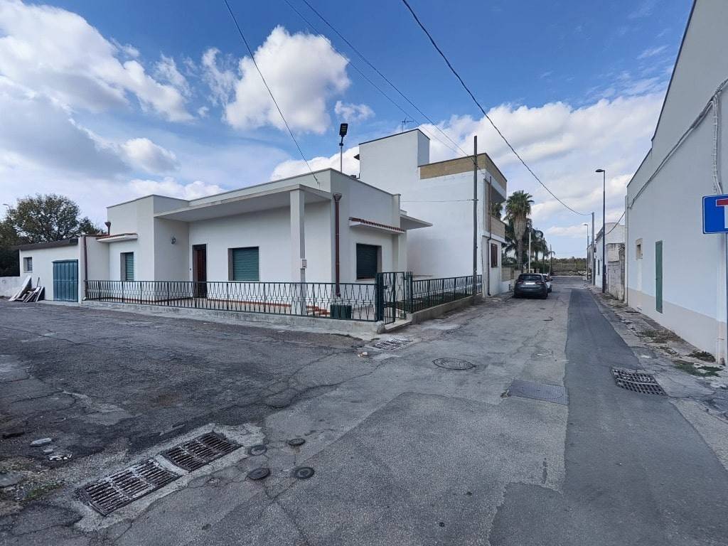 Casa indipendente a Alliste in via Birago, 37 - Foto 2