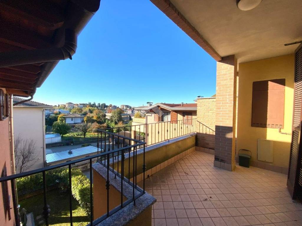 Appartamento a Cantù in Via per Alzate, 41 - Foto 2