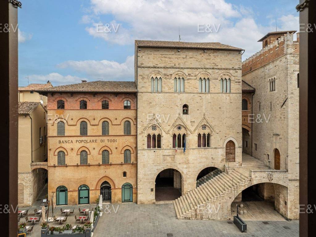 Appartamento a Todi in Piazza del Popolo - Foto 2