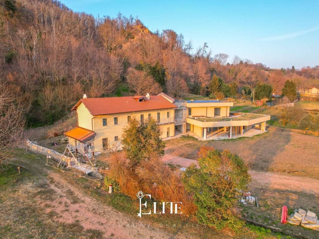 Villa a Angera in Via Vigne Secche, 2 - Foto 2
