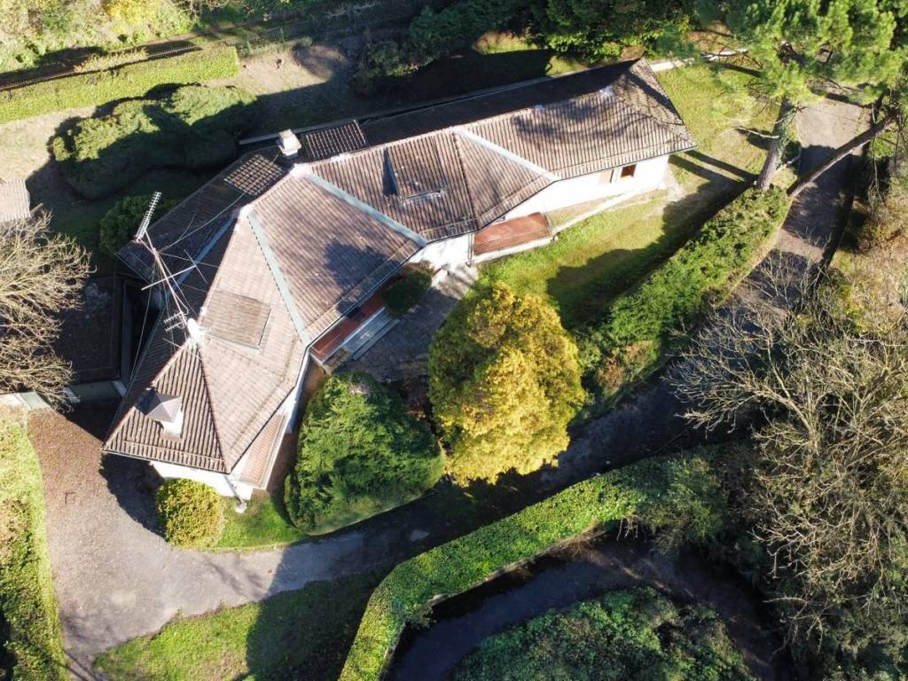 Villa a Besozzo in Via Antonio N. Gorini, 21 - Foto 2