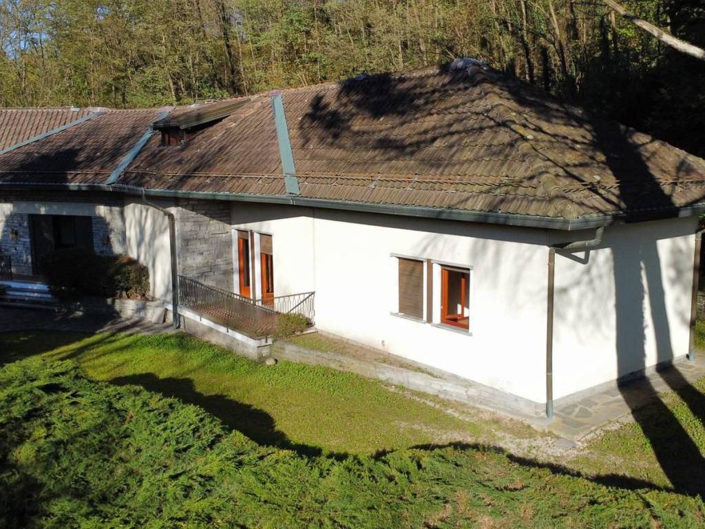 Villa a Besozzo in Via Antonio N. Gorini, 21 - Foto 3