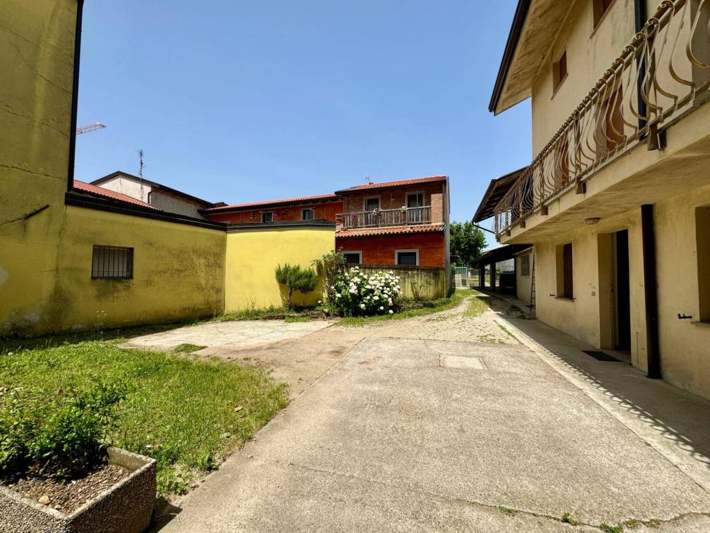 Villa a Mortegliano in Via Udine, 93 - Foto 2