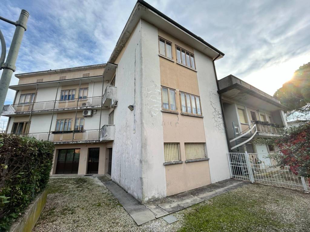 Villa a Codroipo in Via IV Novembre, 29 - Foto 2