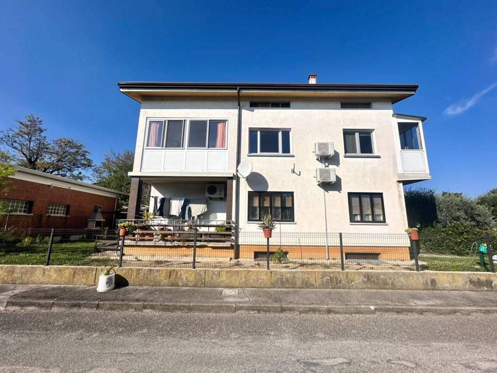 Villa a Corno di rosazzo in Via Judrio - Foto 2