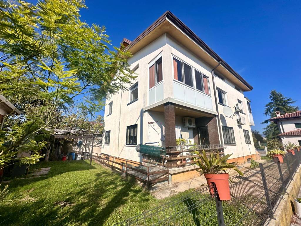 Villa a Corno di rosazzo in Via Judrio - Foto 3