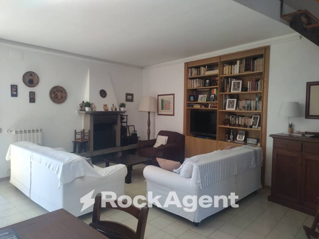 Villa a Caprarola in Via Ten.Tito Mechilli, 3 - Foto 3