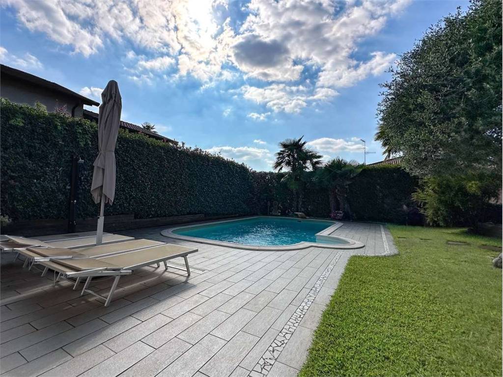 Villa a Sesto calende in Via Idroscalo, 25 - Foto 3