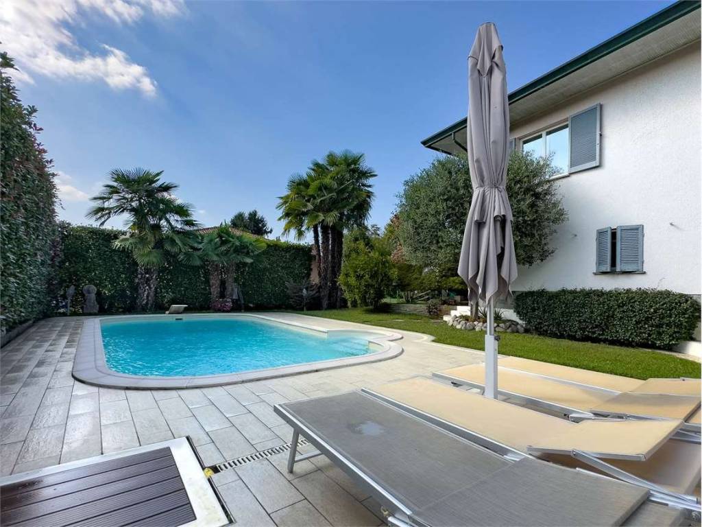 Villa a Sesto calende in Via Idroscalo, 25 - Foto 4