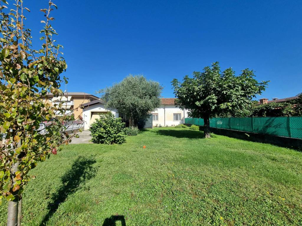 Villa a Tavagnacco in Via Licio Quinzio Cincinnato - Foto 4