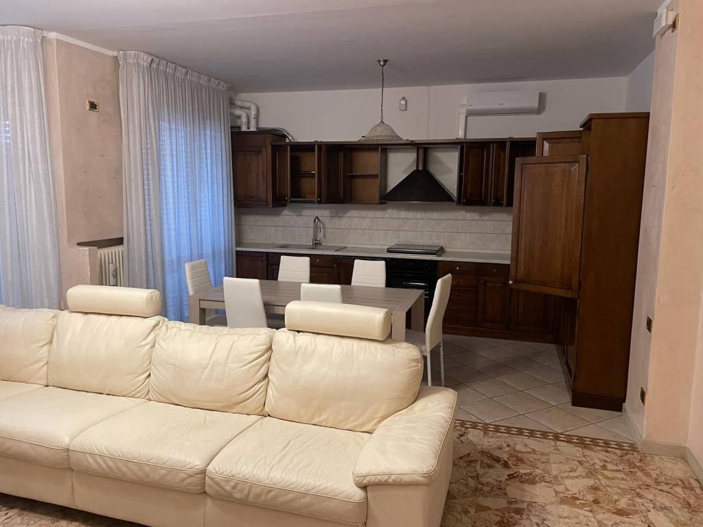Appartamento a Lendinara in Via Guglielmo Marconi, 7 - Foto 2
